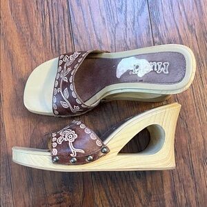 Rare Y2K tooled leather vintage Mudd wedge sandals